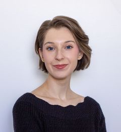 A headshot photo of Jess